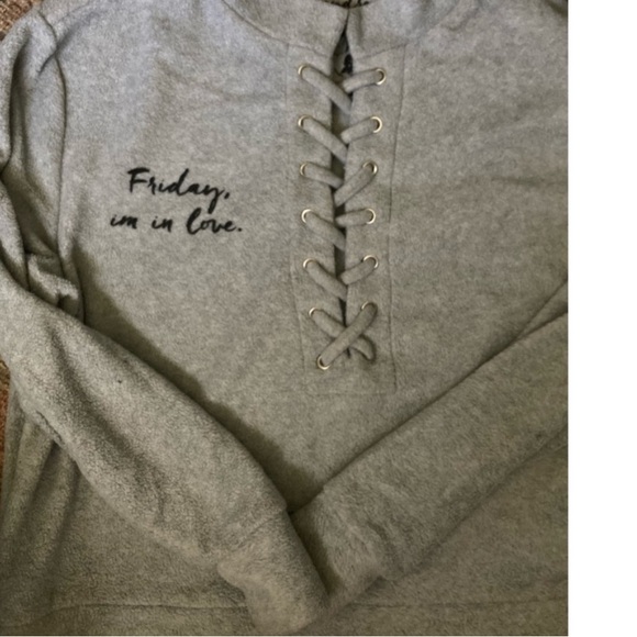 NWT REVOLVE Daydream Nation “Friday I'm in Love” Pullover Rain Cloud Grey Medium - Picture 10 of 10